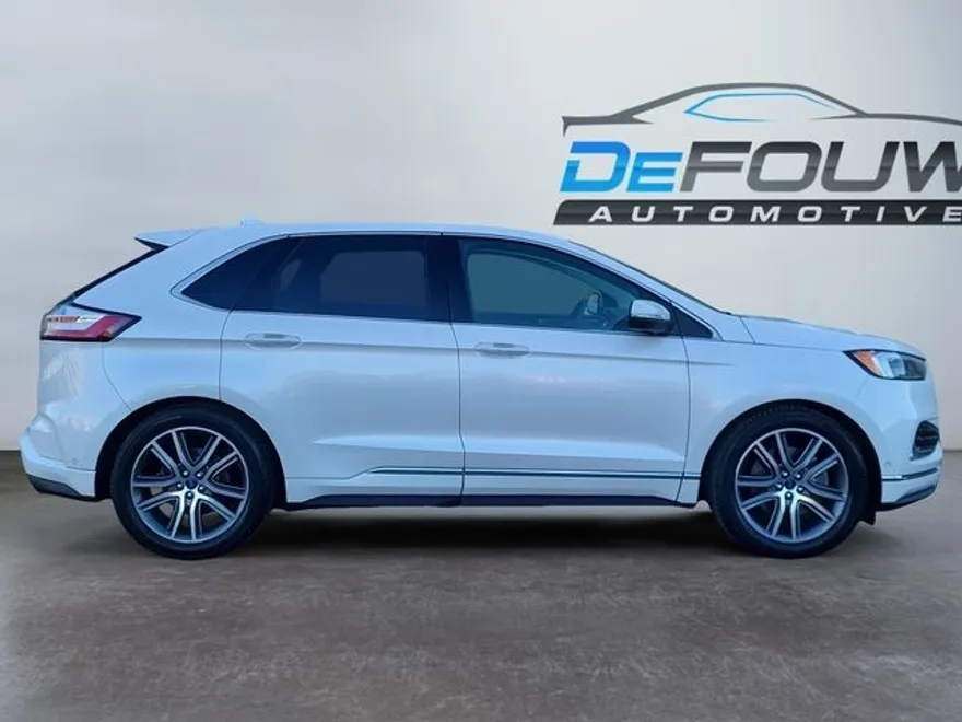 2019 Ford Edge Titanium photo 1