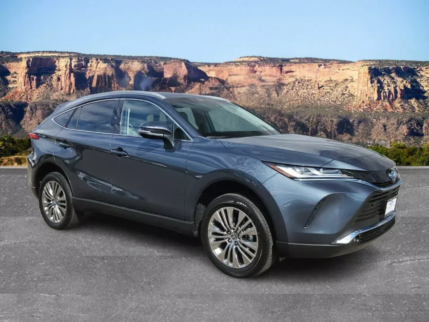 2024 Toyota Venza XLE photo 1
