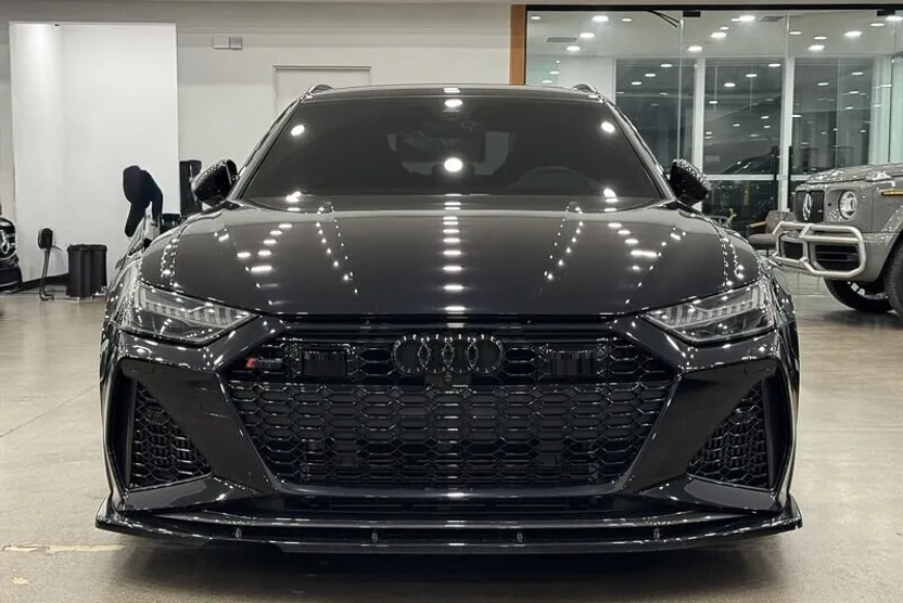 2022 Audi RS 6 Base Avant photo 1