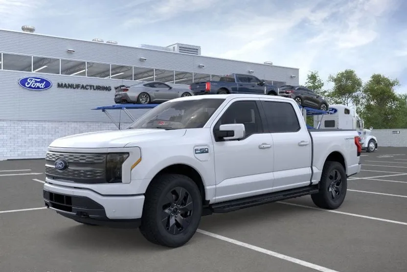 2025 Ford F-150 Lightning Lariat photo 1