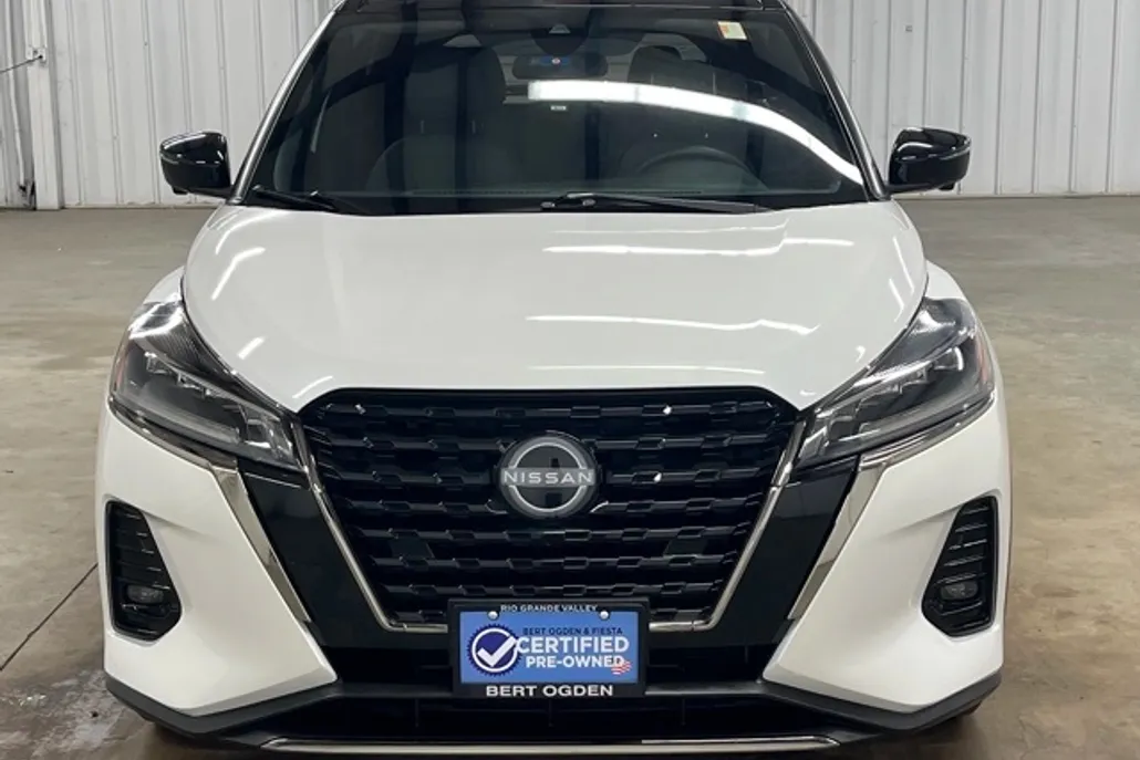 2024 Nissan Kicks SR photo 1