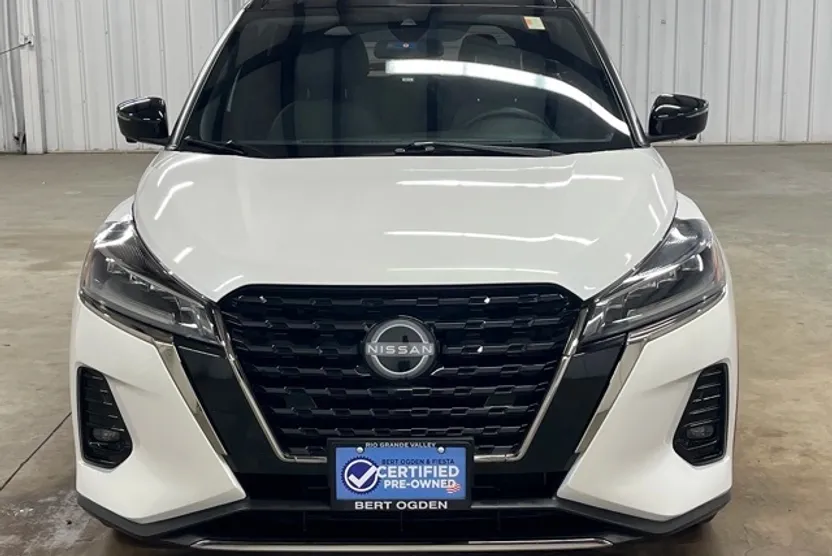 2024 Nissan Kicks SR photo 1
