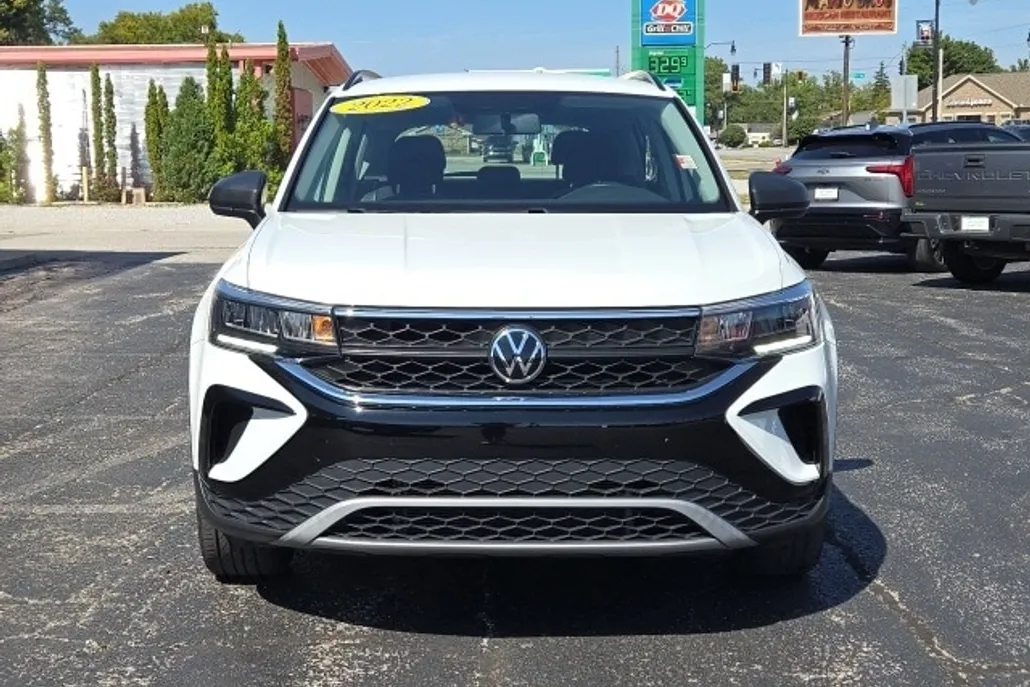 2022 Volkswagen Taos S photo 1