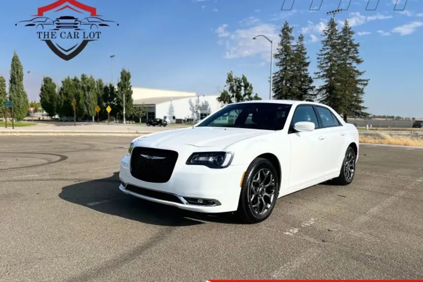 2018 Chrysler 300 photo 1