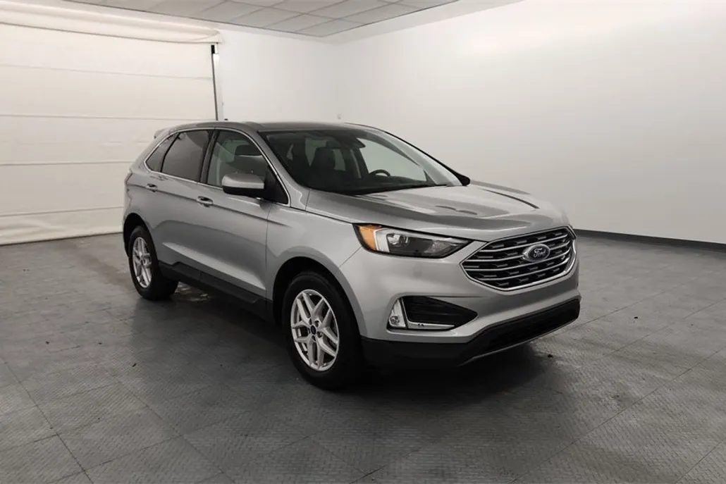 2022 Ford Edge SEL photo 1