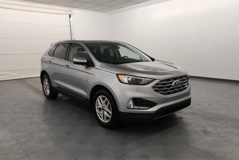2022 Ford Edge SEL photo 1