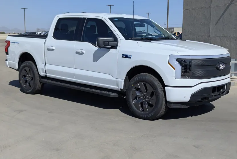 2025 Ford F-150 Lightning photo 1