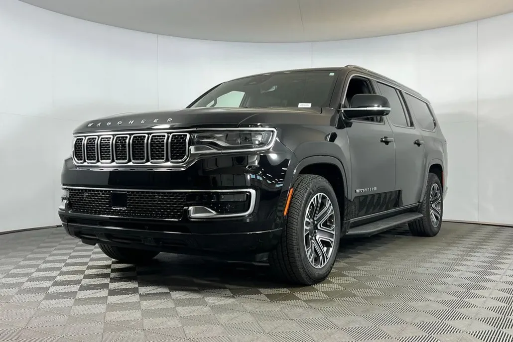 2023 Jeep Wagoneer L Base photo 1