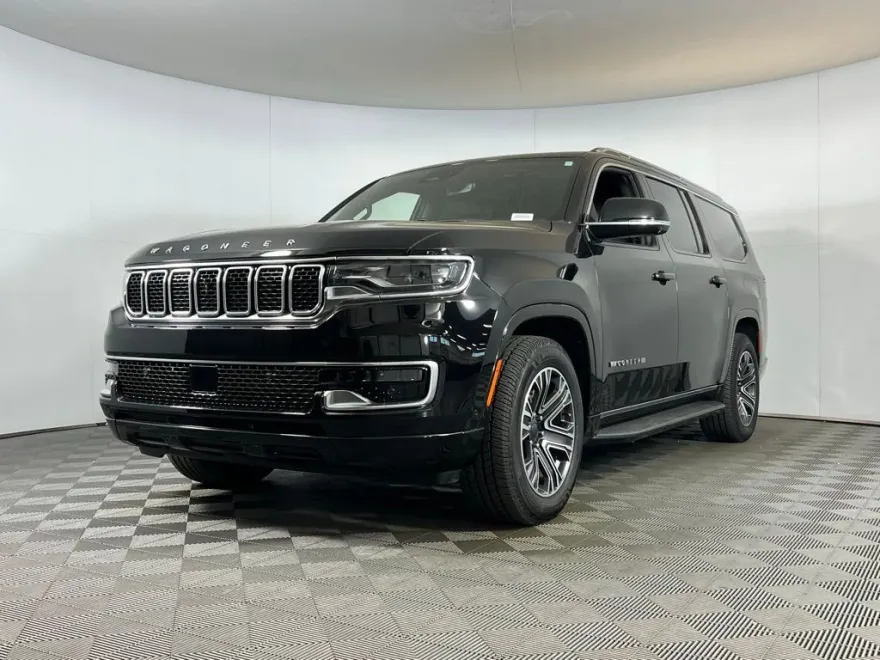 2023 Jeep Wagoneer L Base photo 1