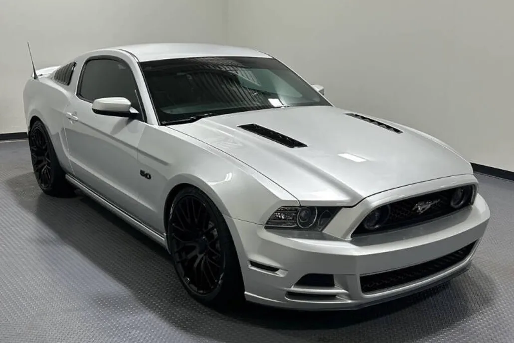 2013 Ford Mustang GT photo 1