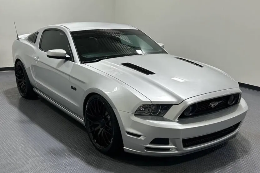2013 Ford Mustang GT photo 1