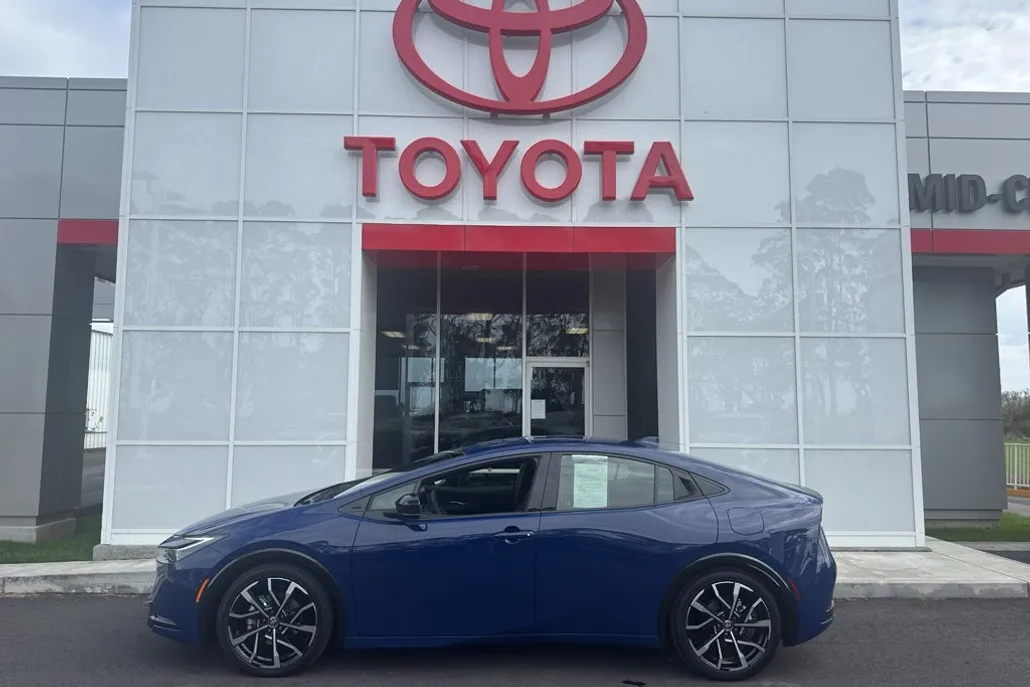 2025 Toyota Prius Prime XSE photo 1