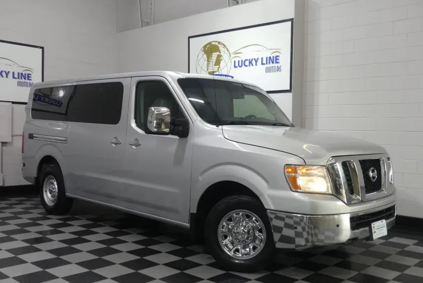 2017 Nissan NV3500 SL Passenger photo 1