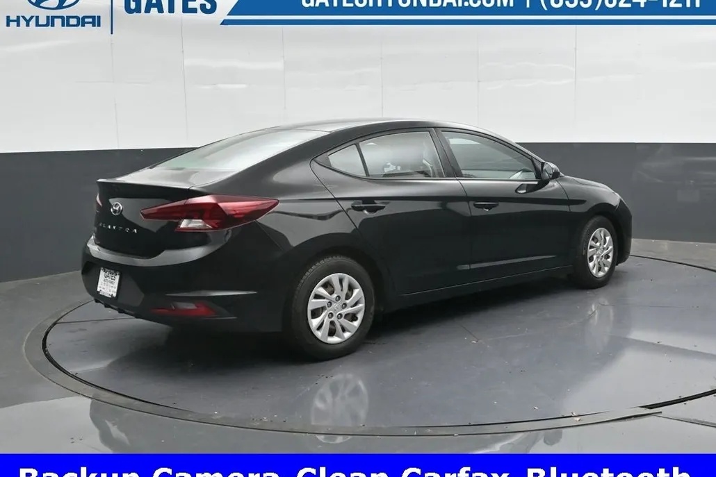 2019 Hyundai Elantra SE photo 1