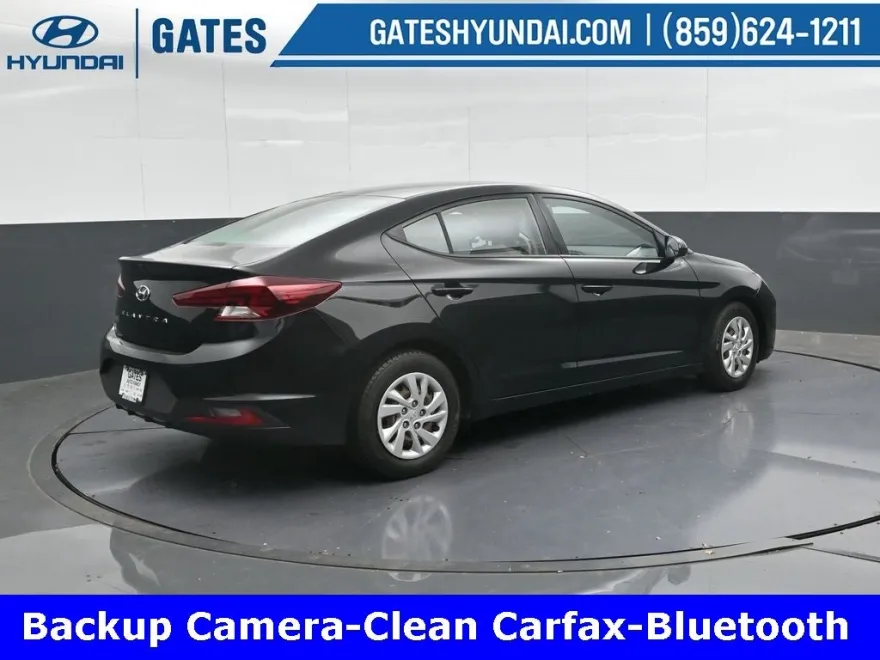 2019 Hyundai Elantra SE photo 1