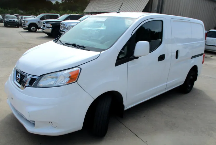 2015 Nissan NV200 SV photo 1