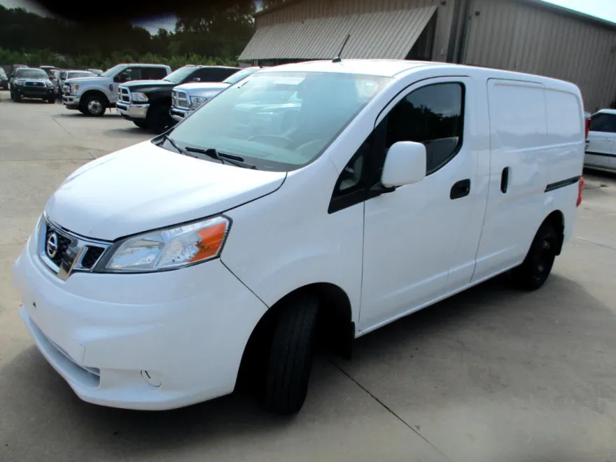 2015 Nissan NV200 SV photo 1