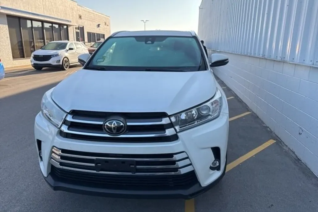 2019 Toyota Highlander Limited photo 1