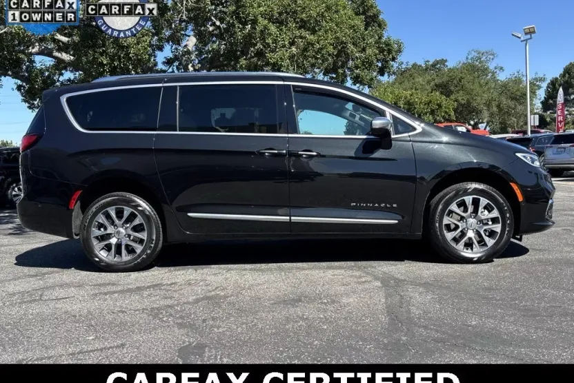 2022 Chrysler Pacifica Hybrid Pinnacle photo 1