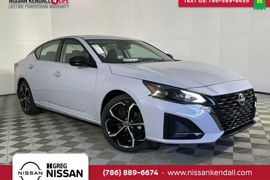 2025 Nissan Altima SR photo 1