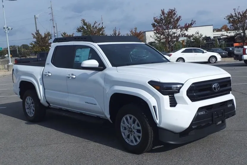 2024 Toyota Tacoma SR5 photo 1