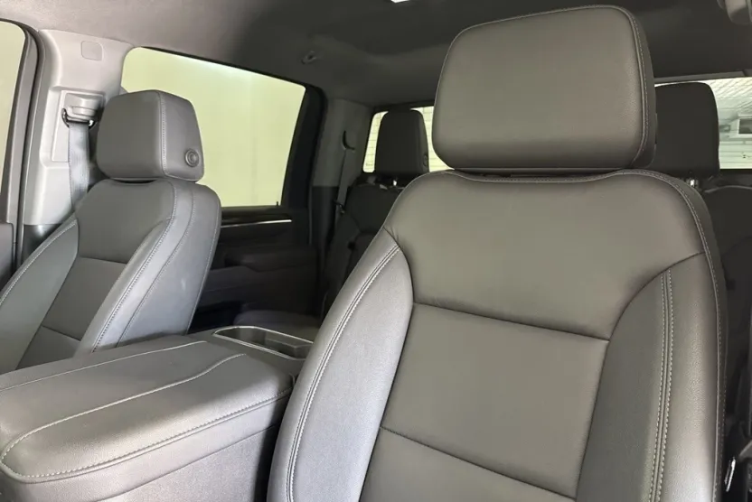 2025 Chevrolet Silverado 2500HD LT photo 1