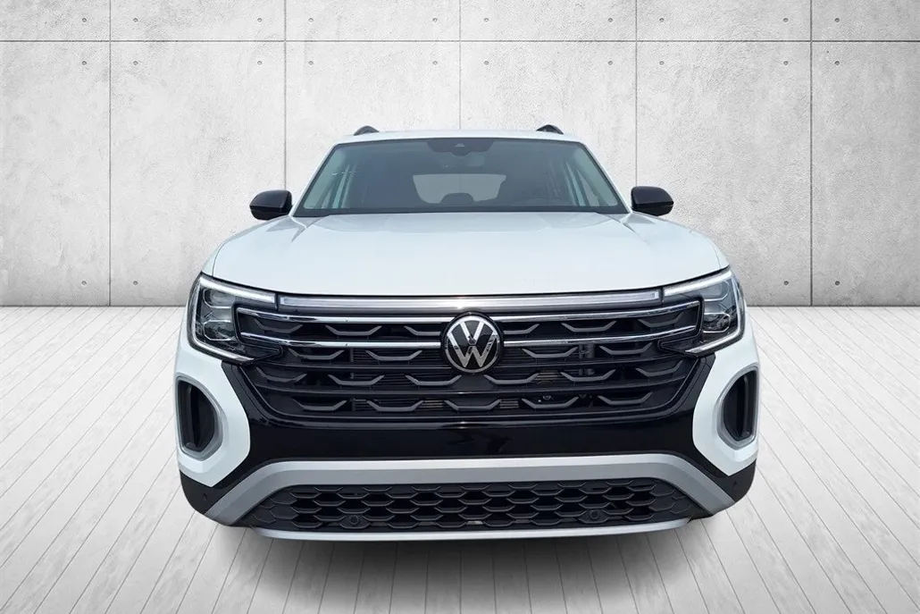 2025 Volkswagen Atlas SE Technology Peak Edition photo 1
