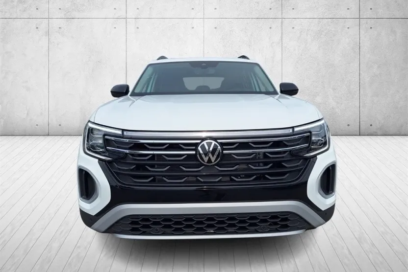 2025 Volkswagen Atlas SE Technology Peak Edition photo 1