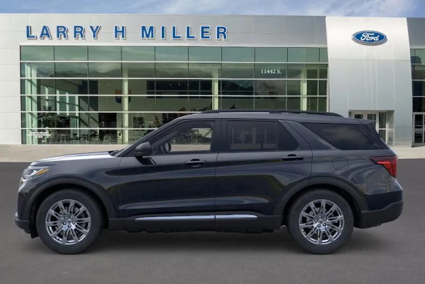 2025 Ford Explorer photo 1