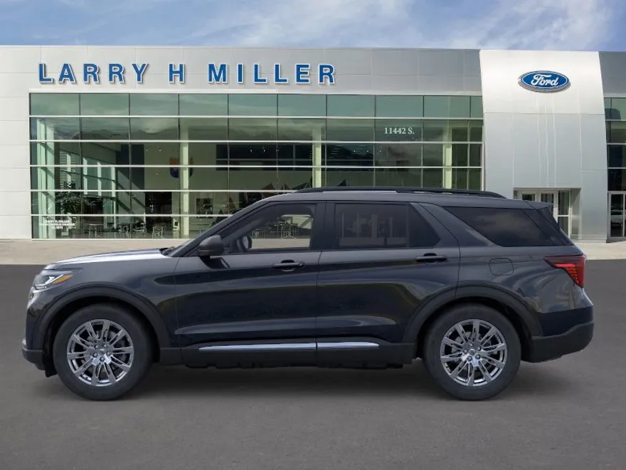 2025 Ford Explorer photo 1
