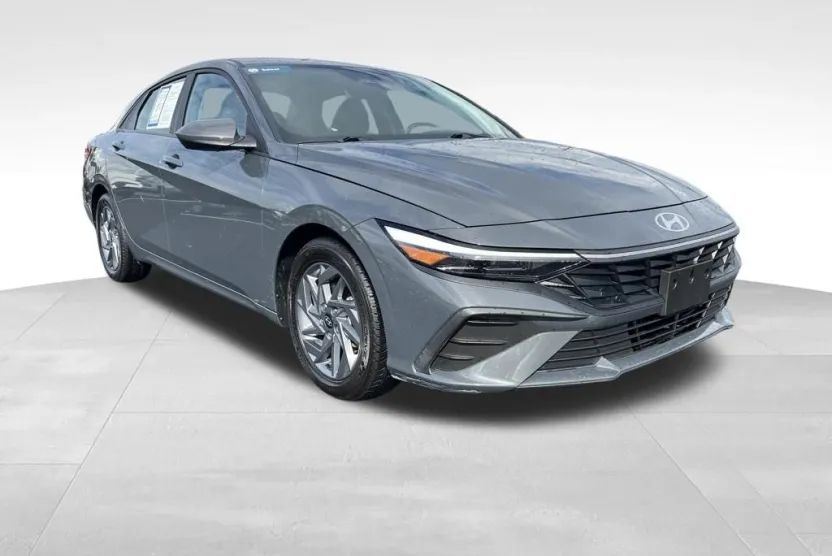 2024 Hyundai Elantra SEL photo 1