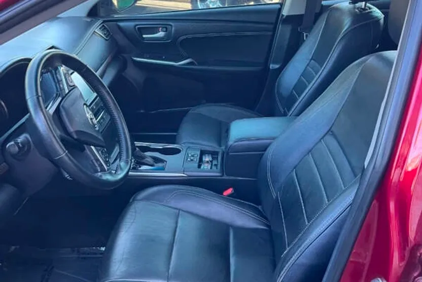 2015 Toyota Camry XLE V6 photo 1