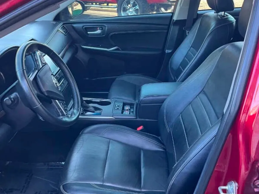 2015 Toyota Camry XLE V6 photo 1