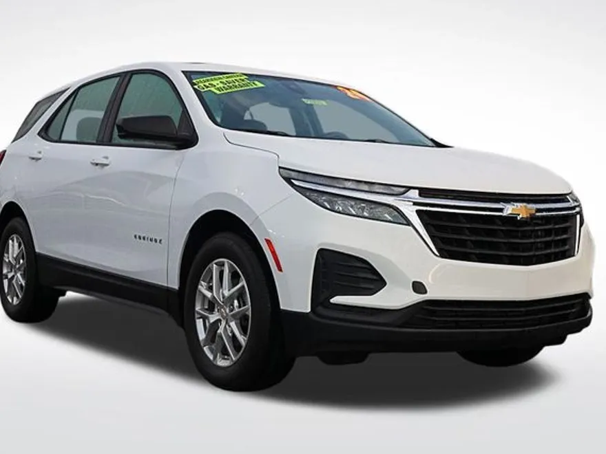 2024 Chevrolet Equinox LS photo 1