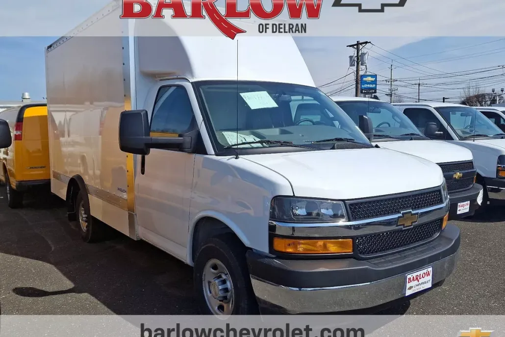 2024 Chevrolet Express Cutaway 3500 photo 1