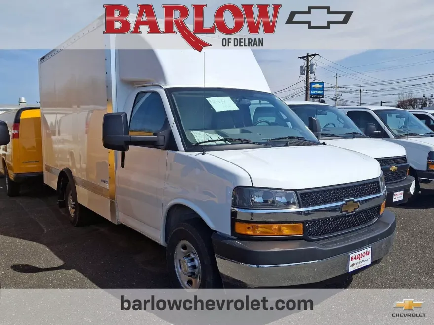2024 Chevrolet Express Cutaway 3500 photo 1