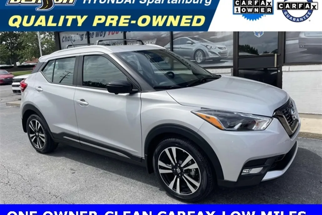 2019 Nissan Kicks SR photo 1