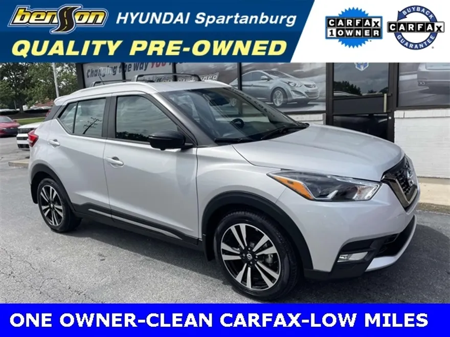 2019 Nissan Kicks SR photo 1