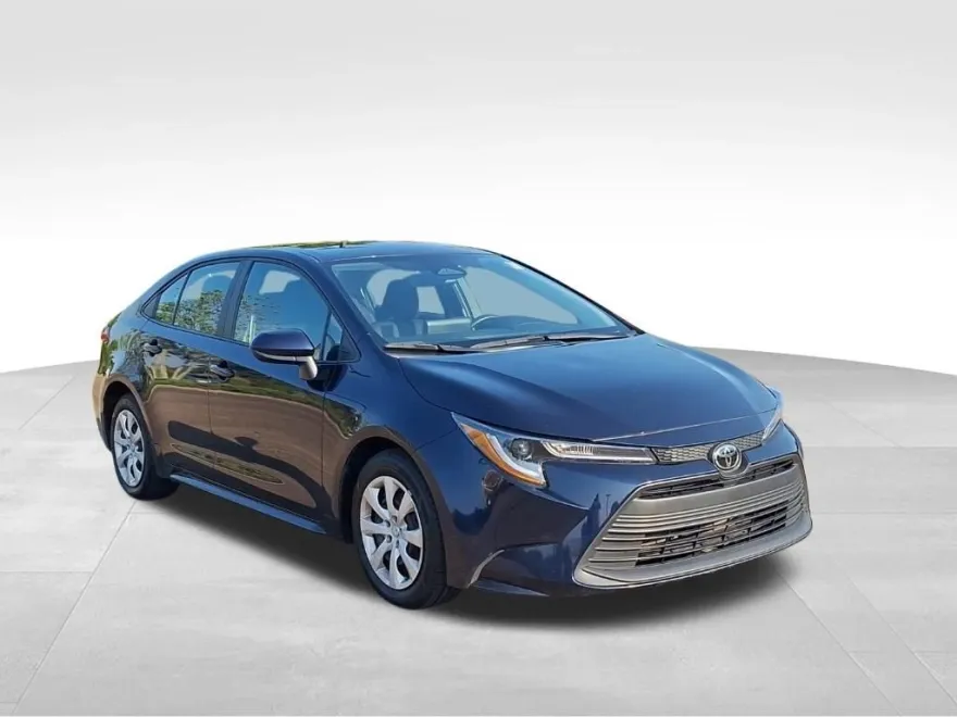 2023 Toyota Corolla LE photo 1
