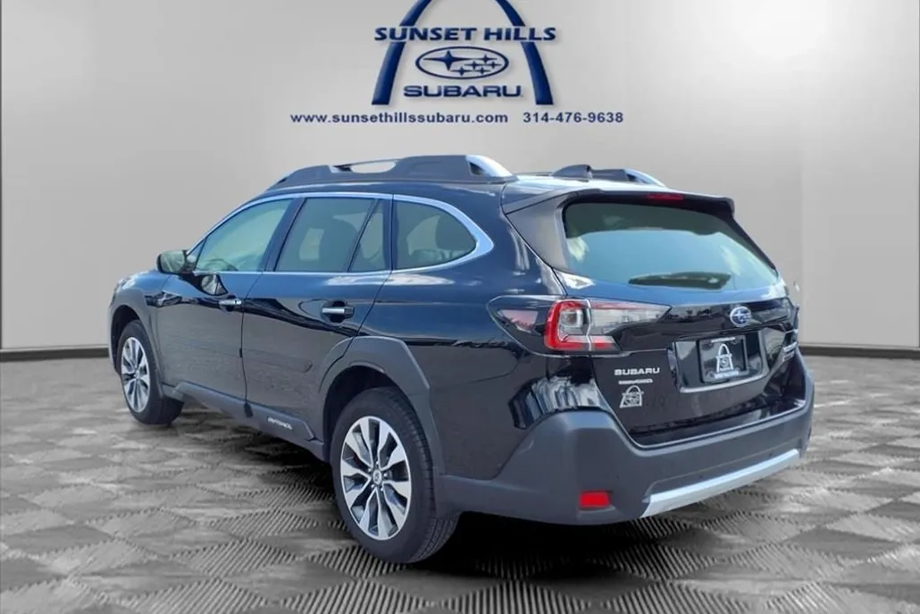 2023 Subaru Outback Touring XT photo 1
