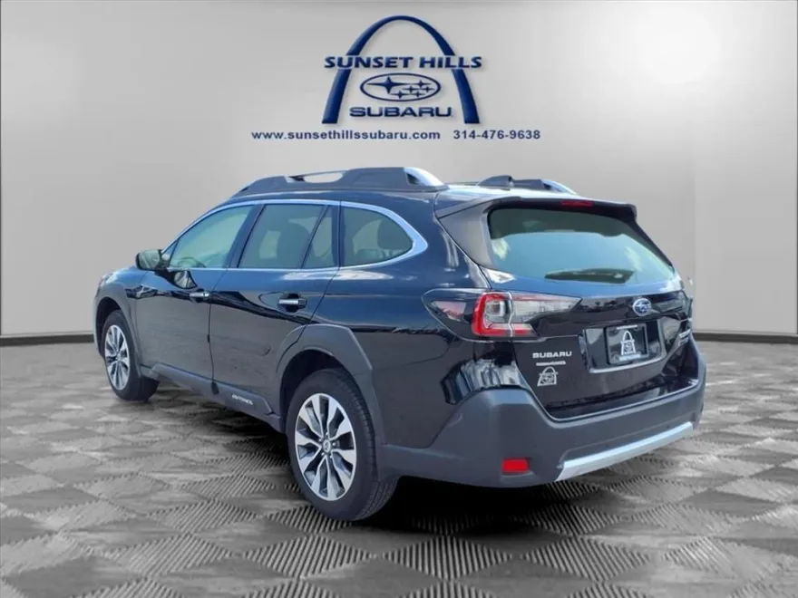 2023 Subaru Outback Touring XT photo 1