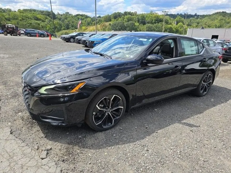2025 Nissan Altima 2.5 SR photo 1