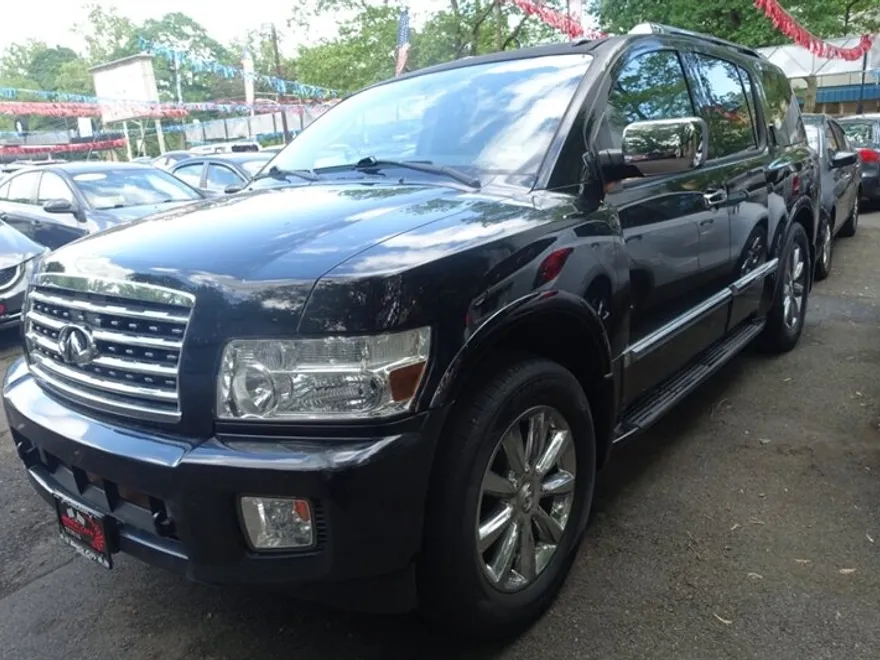 2010 Infiniti QX56 photo 1