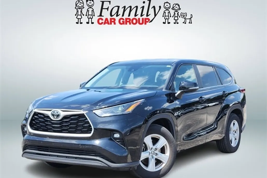 2024 Toyota Highlander LE photo 1