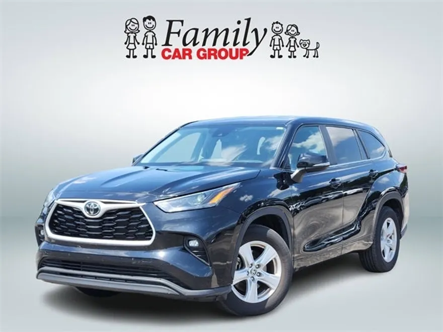 2024 Toyota Highlander LE photo 1