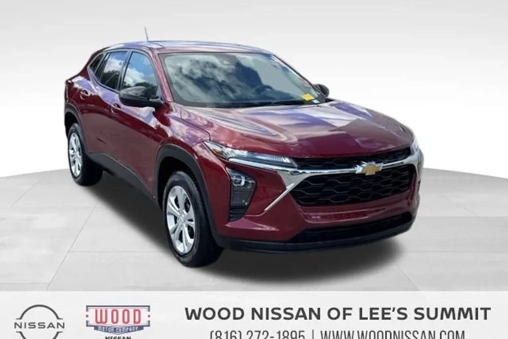 2025 Chevrolet Trax LS photo 1