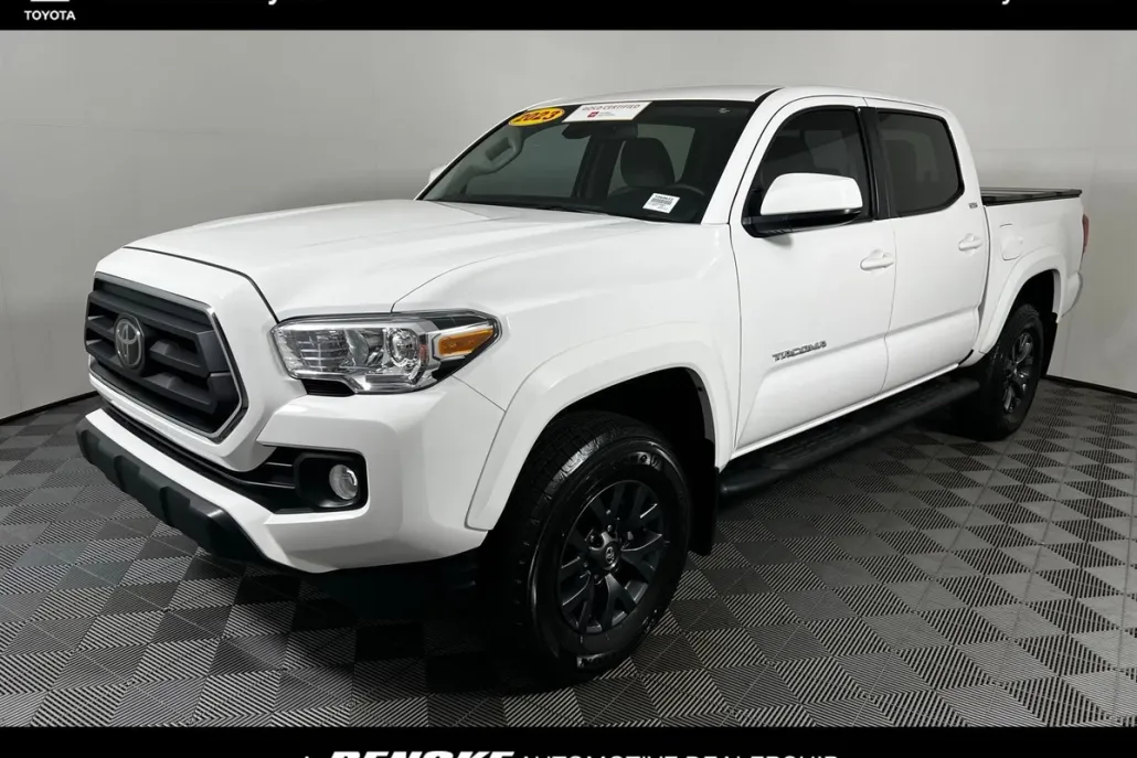 2023 Toyota Tacoma SR5 photo 1