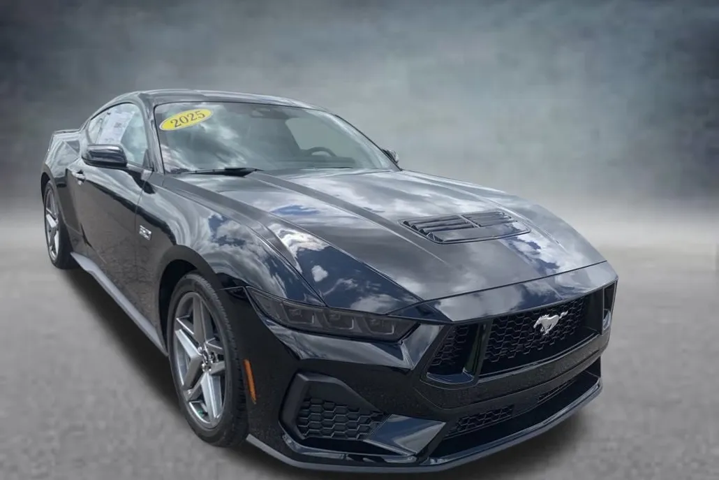 2025 Ford Mustang GT Premium photo 1