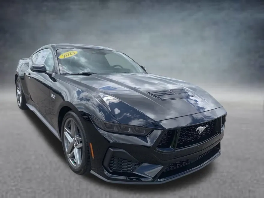 2025 Ford Mustang GT Premium photo 1
