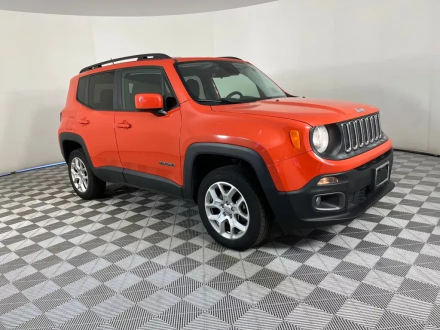 2017 Jeep Renegade Latitude North Edition photo 1